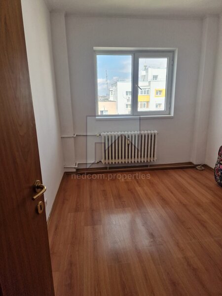 Vanzare apartament 4 camere - Dumbrava Noua